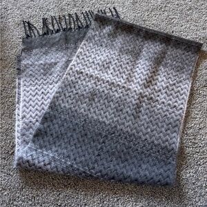 Elegant Gray Zigzag Women's Scarf